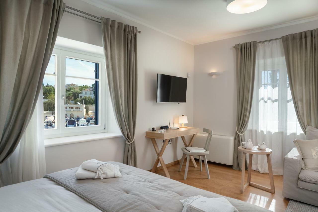 Porto Vecchio Luxury Suites Spétses Eksteriør bilde