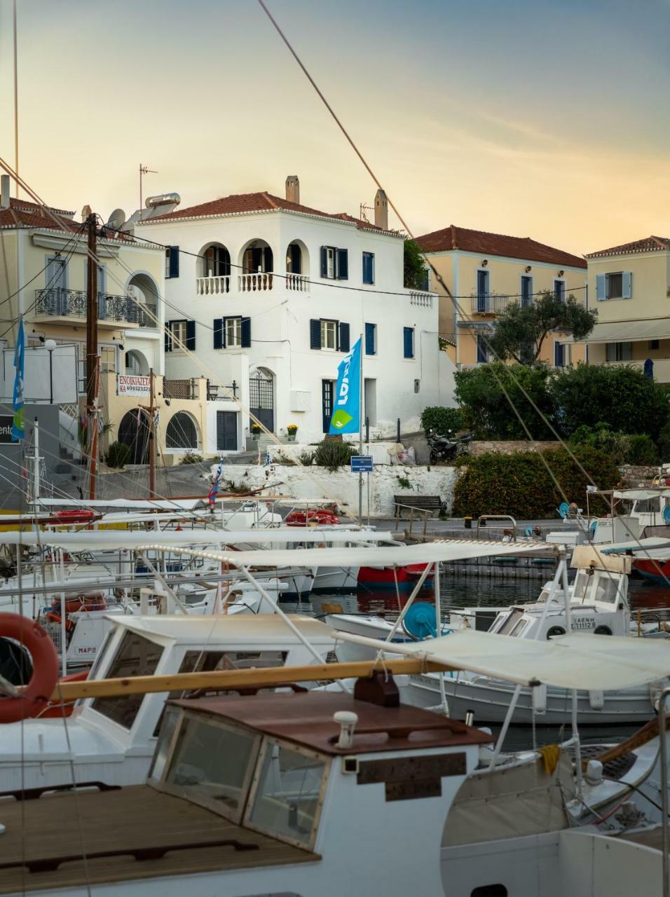 Porto Vecchio Luxury Suites Spétses Eksteriør bilde
