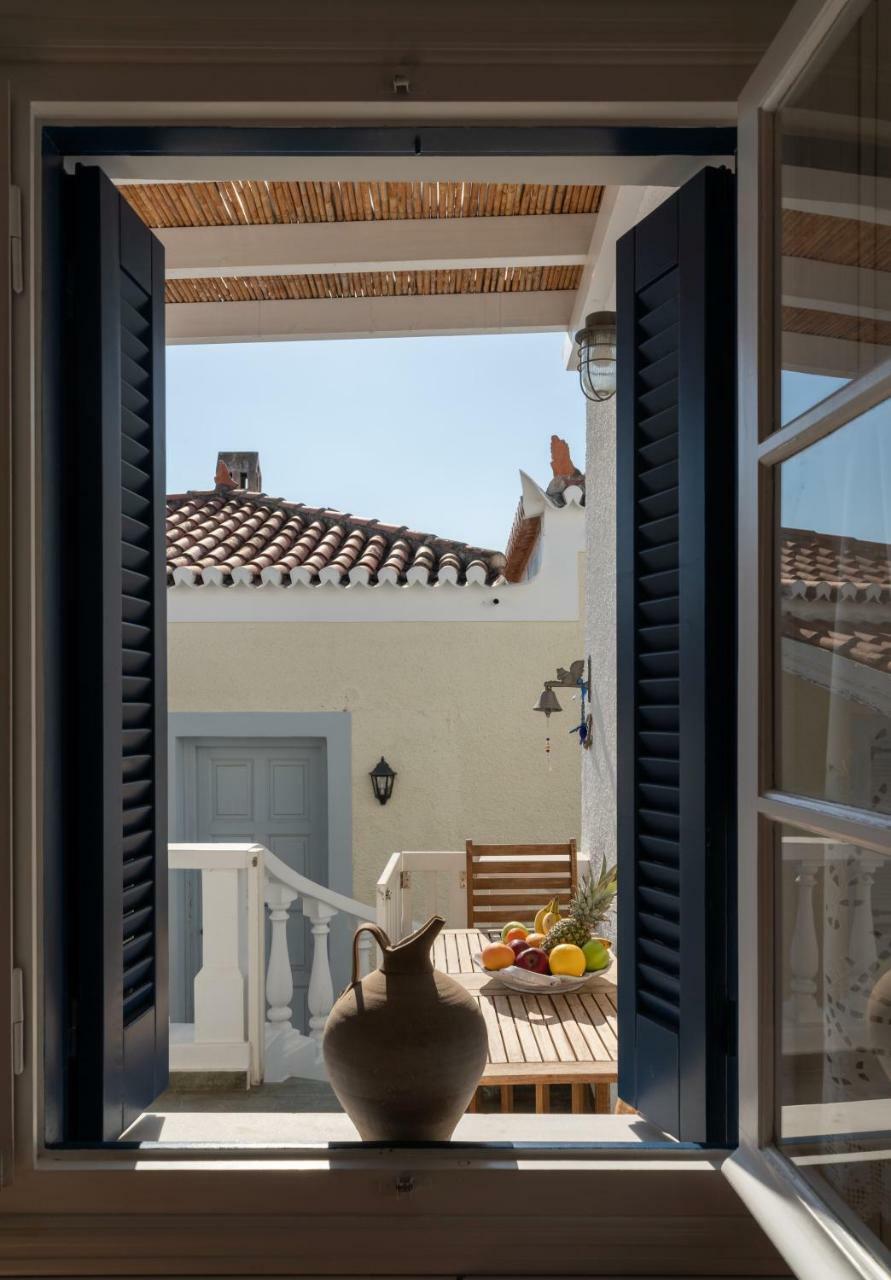 Porto Vecchio Luxury Suites Spétses Eksteriør bilde