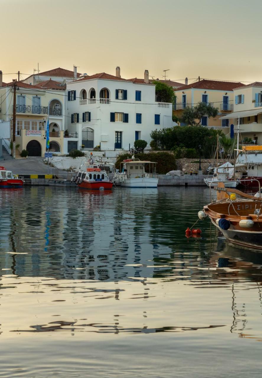 Porto Vecchio Luxury Suites Spétses Eksteriør bilde