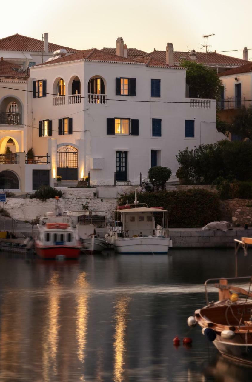 Porto Vecchio Luxury Suites Spétses Eksteriør bilde